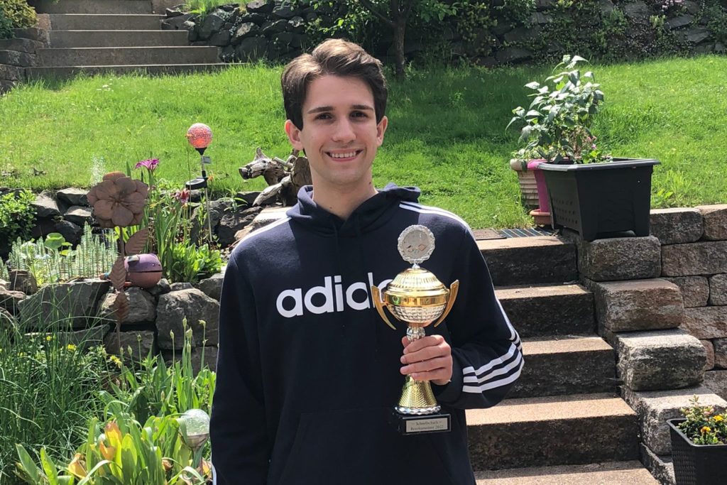 Schnellschach-Bezirksmeisterschaft 2022 beim SV Turm Hohenlimburg—Jonas Diegel gewinnt den Pokal