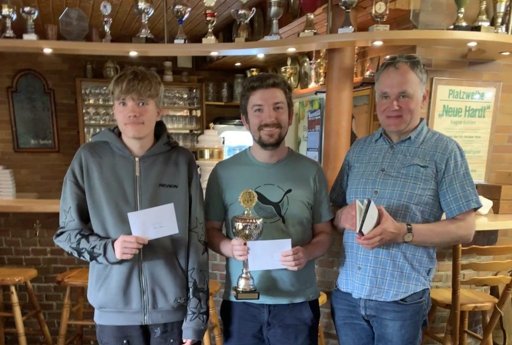Felix Georg gewinnt den 2. Dieter-Völk-Cup vor FM Benedikt Muschik und Merlin Mänken