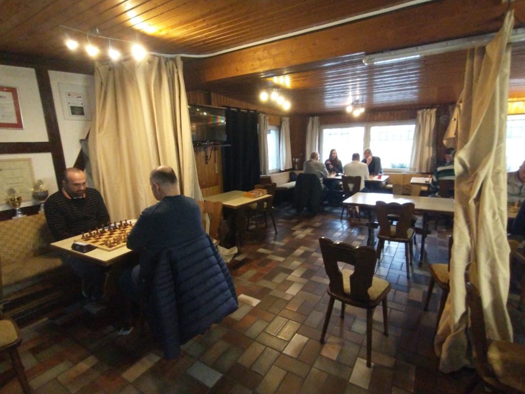 Bezirksliga 2023/24, Runde 4: Ein ausgeglichenes Lokalderby