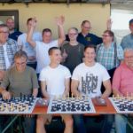 (vlnr. u. Zuschauer mit (*): Martin Wurm*, Hans Ribbert, Peter Zocher*, Reinhard Neubert, Lennart Albrandt, Siegfried Warnack, Niko Salewski, Udo Heiderich*, Jürgen Raue, Jens Kotainy, Horst Gebhardt, Peter Herröder, Paolo Signorile; auf dem Foto fehlende Teilnehmer: Ronald Grabow, Hubert Skerra und Manfred Boldt)